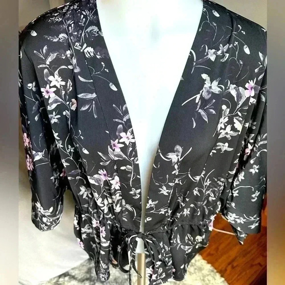 Size S Express front tie black a blouse with pink/purple flowers - Picture 1 of 5